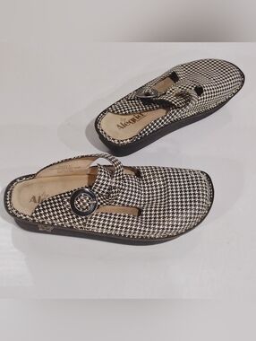 Alegria Women’s Leather Houndstooth Slip-On Clog - Black & White Size 41